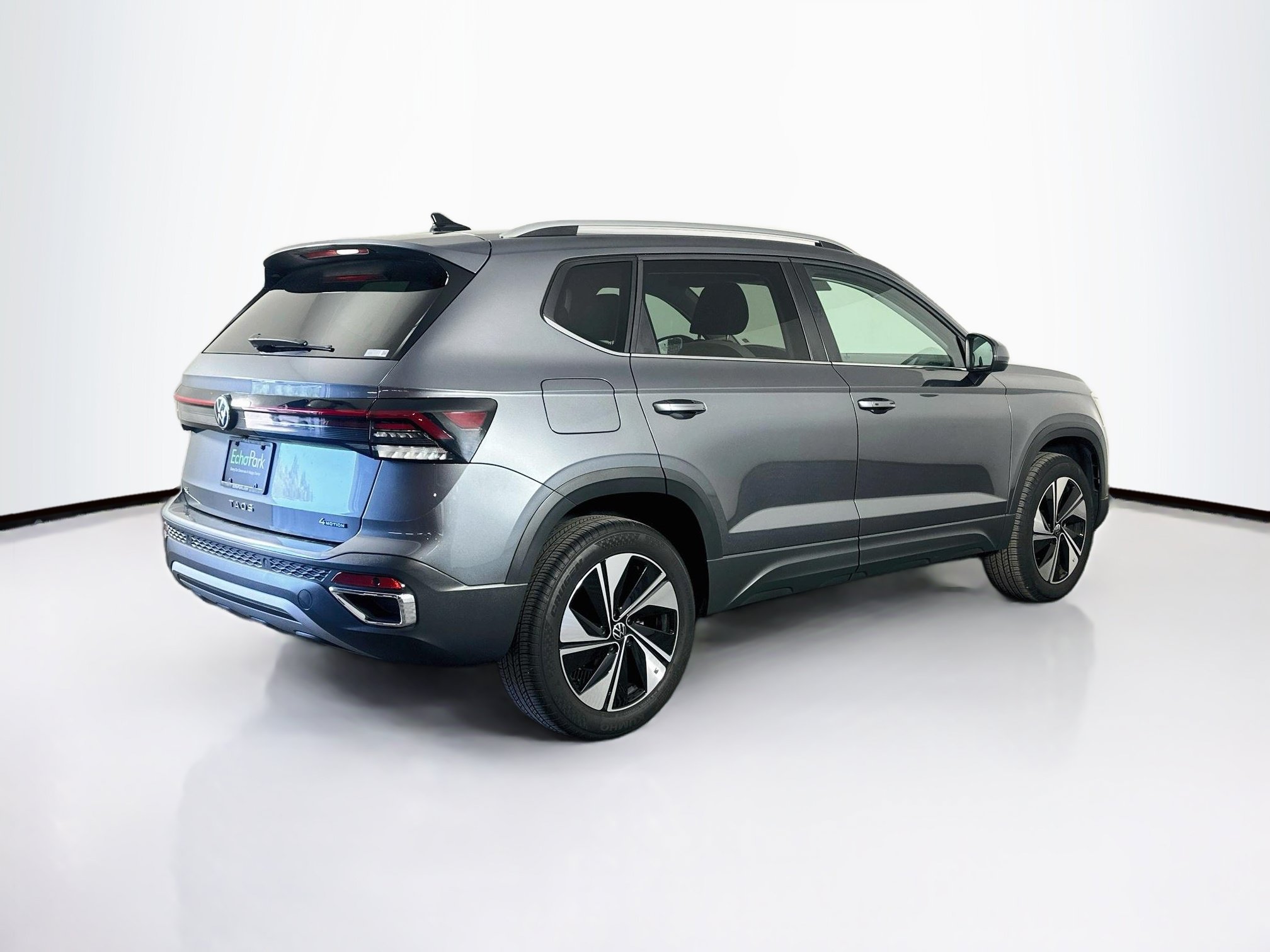 Used 2025 Volkswagen Taos SE AWD/4WD image 9