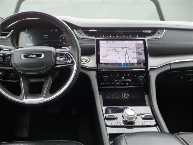 Used 2023 Jeep Grand Cherokee Overland image 12