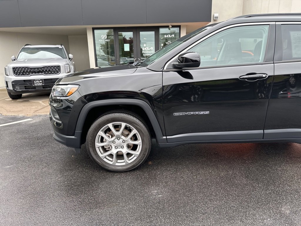 Used 2022 Jeep Compass Latitude image 11