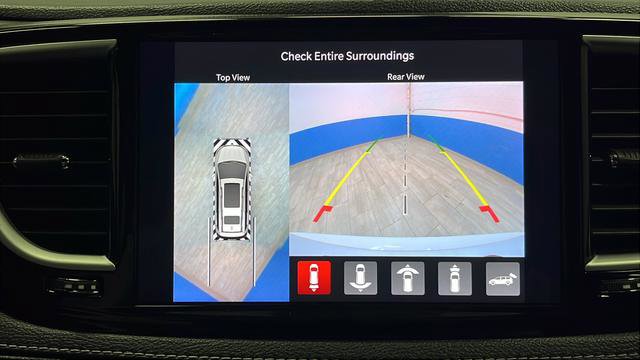 Used 2024 Chrysler Pacifica Limited FWD image 13