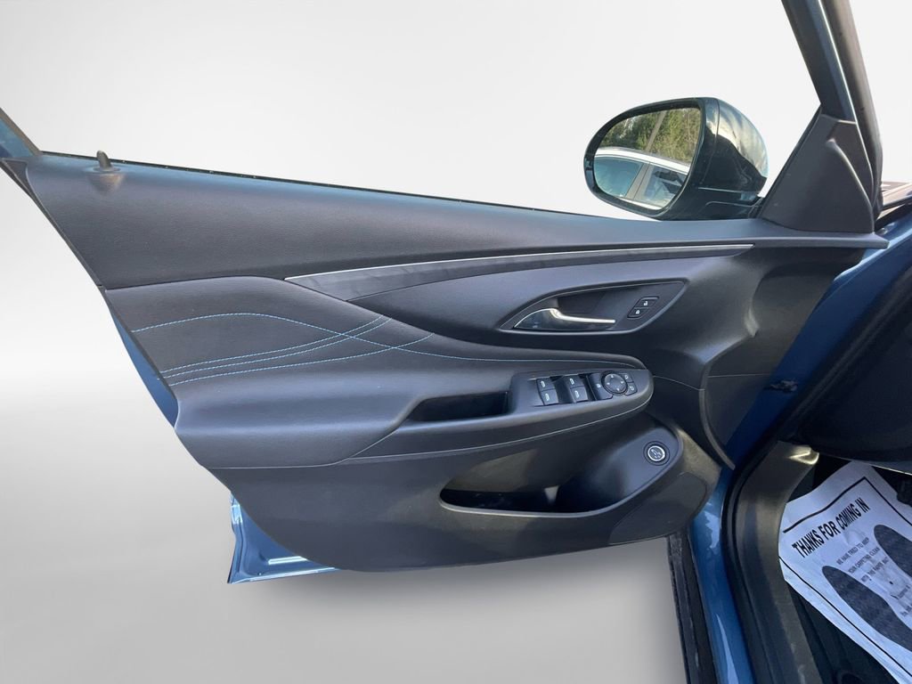 Used 2025 Buick Envista Sport Touring w/ Convenience I Package FWD image 14