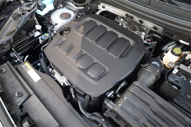 New 2025 Volkswagen Tiguan SE image 25