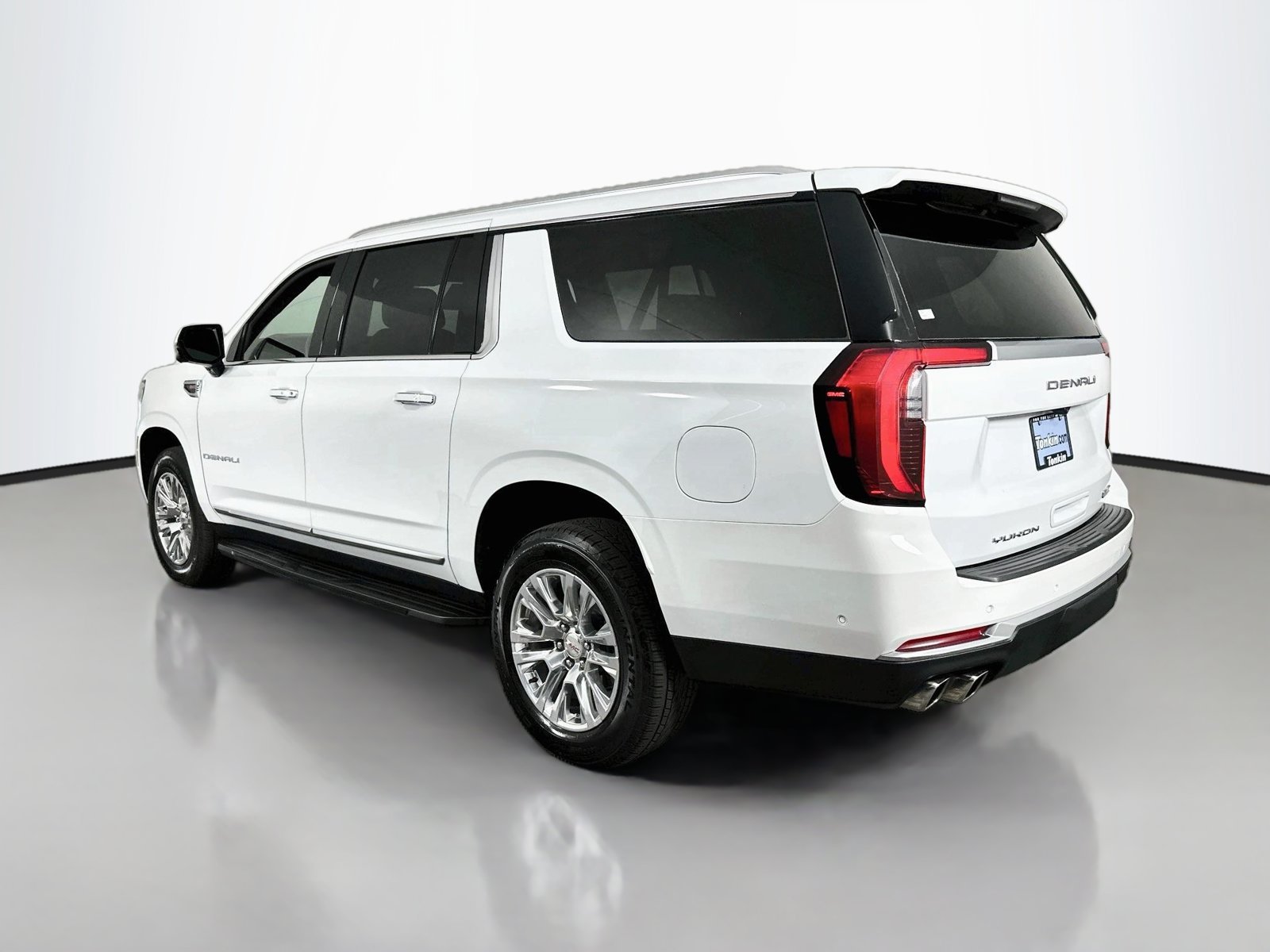 Used 2025 GMC Yukon XL Denali AWD/4WD image 6