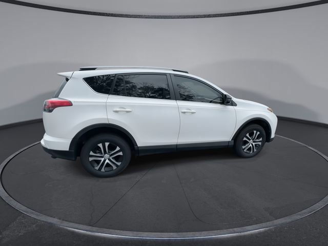 Used 2018 Toyota RAV4 LE image 16