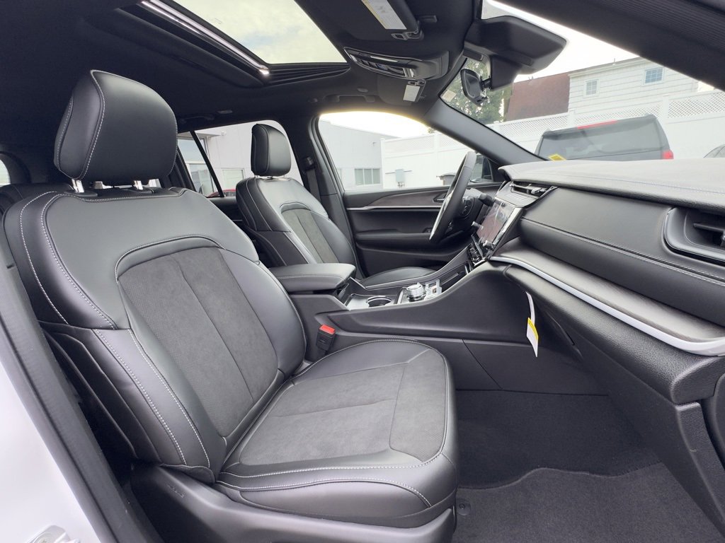 New 2026 Jeep Grand Cherokee Laredo image 20