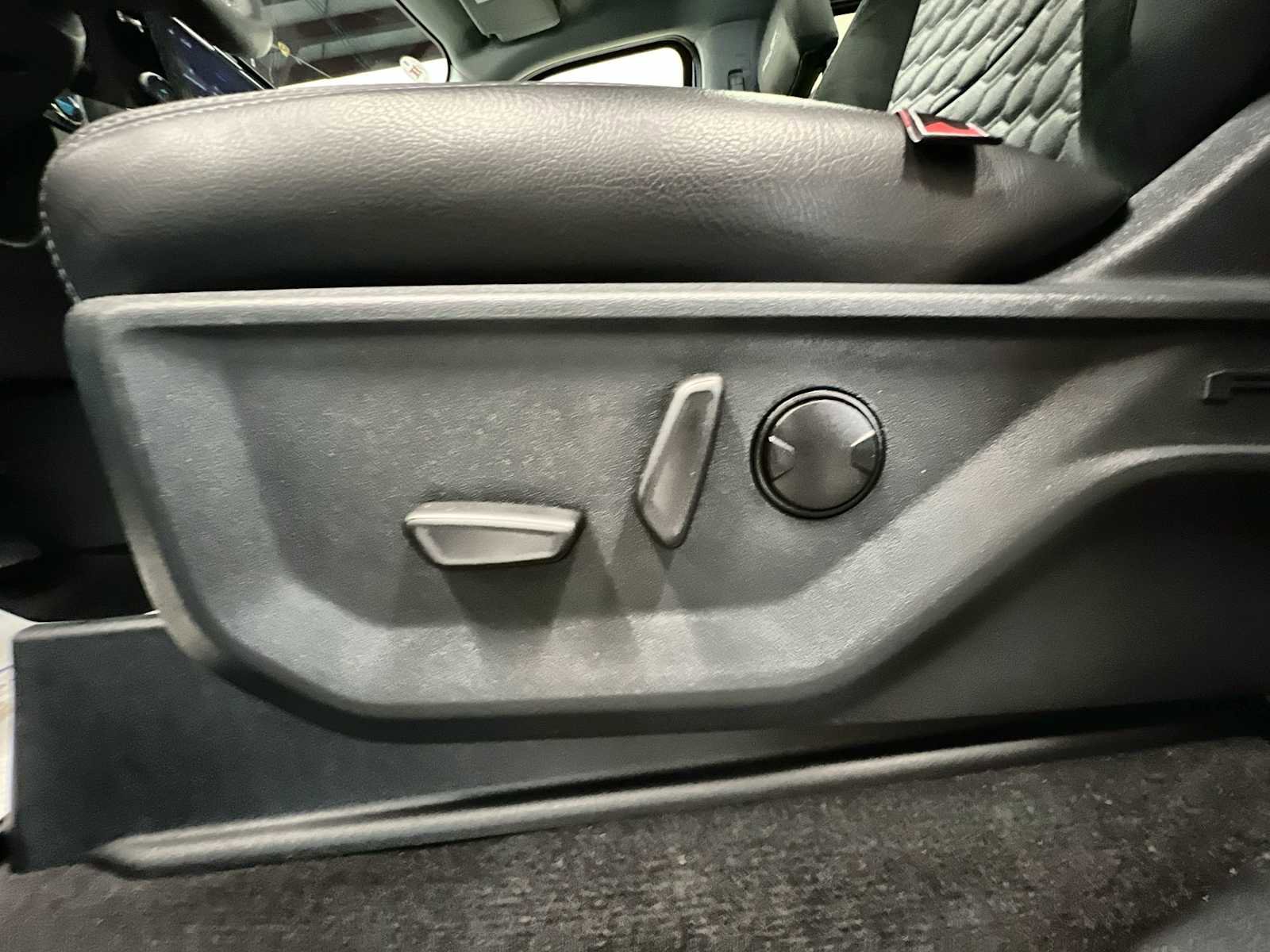 New 2026 Ford F250 Lariat w/ Black Appearance Package image 14