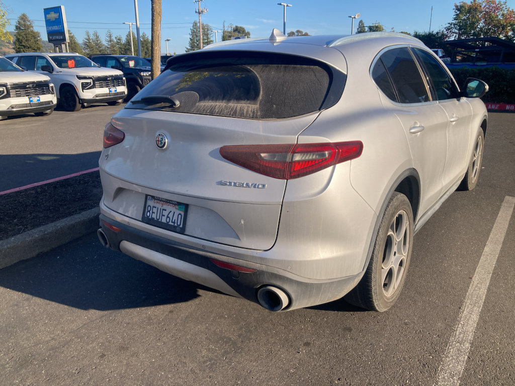 Used 2018 Alfa Romeo Stelvio AWD image 4