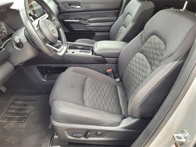 Used 2022 Nissan Pathfinder SV w/ SV Premium Package image 16