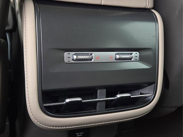 Used 2025 Lincoln Nautilus Reserve AWD/4WD image 17
