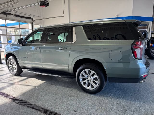 Used 2023 Chevrolet Suburban Premier AWD/4WD image 3