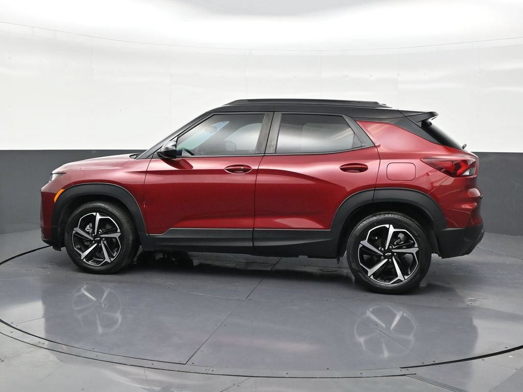 Used 2022 Chevrolet TrailBlazer RS w/ Technology Package FWD image 2
