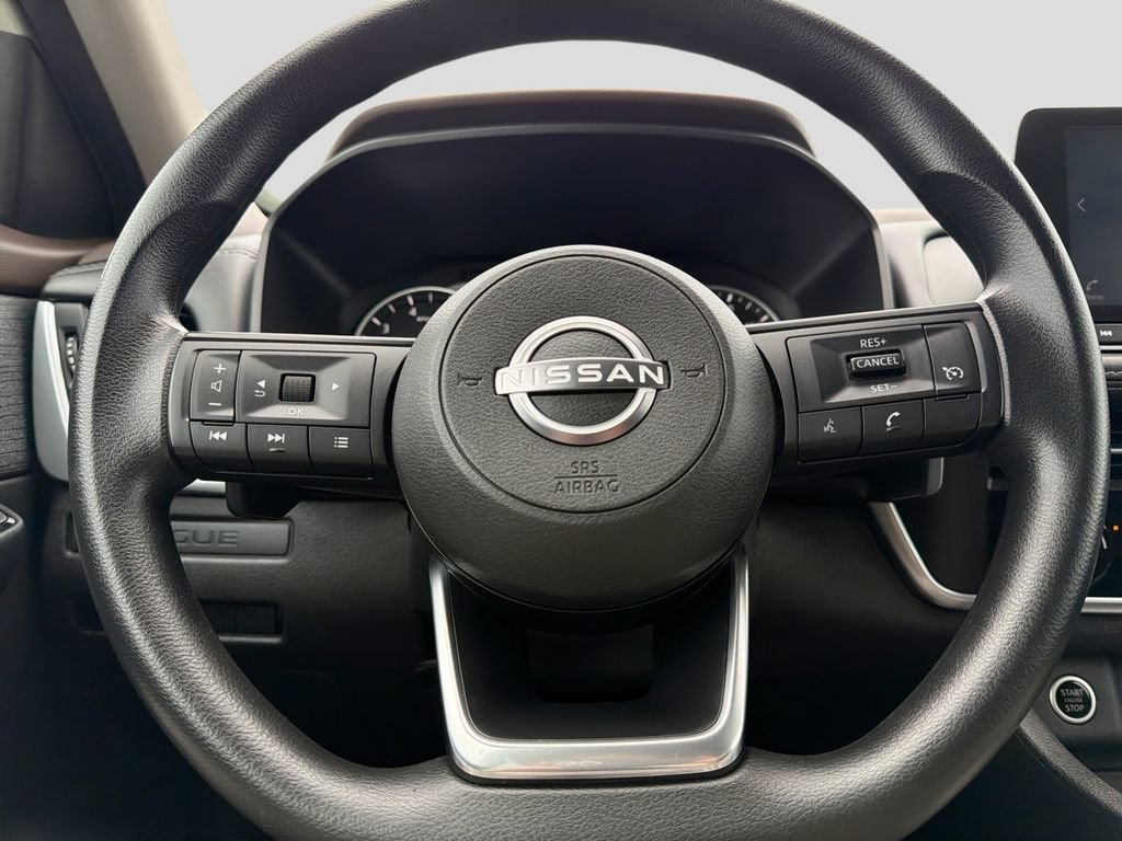 Used 2023 Nissan Rogue S AWD/4WD image 19