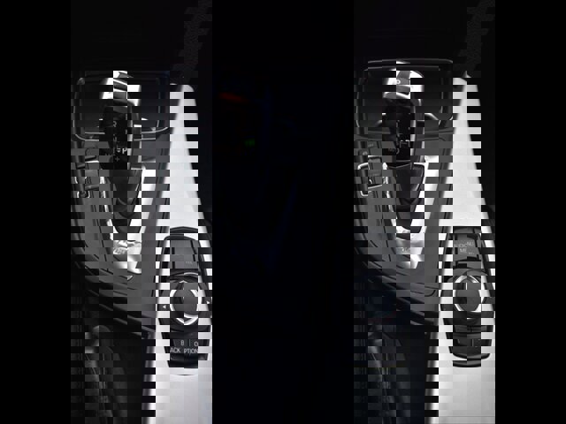 Used 2016 BMW 320i Sedan w/ Sport Package image 12