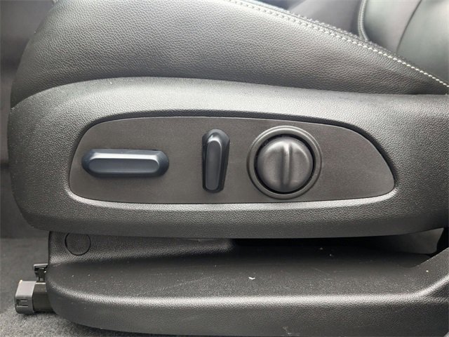 Used 2024 GMC Terrain SLT image 16