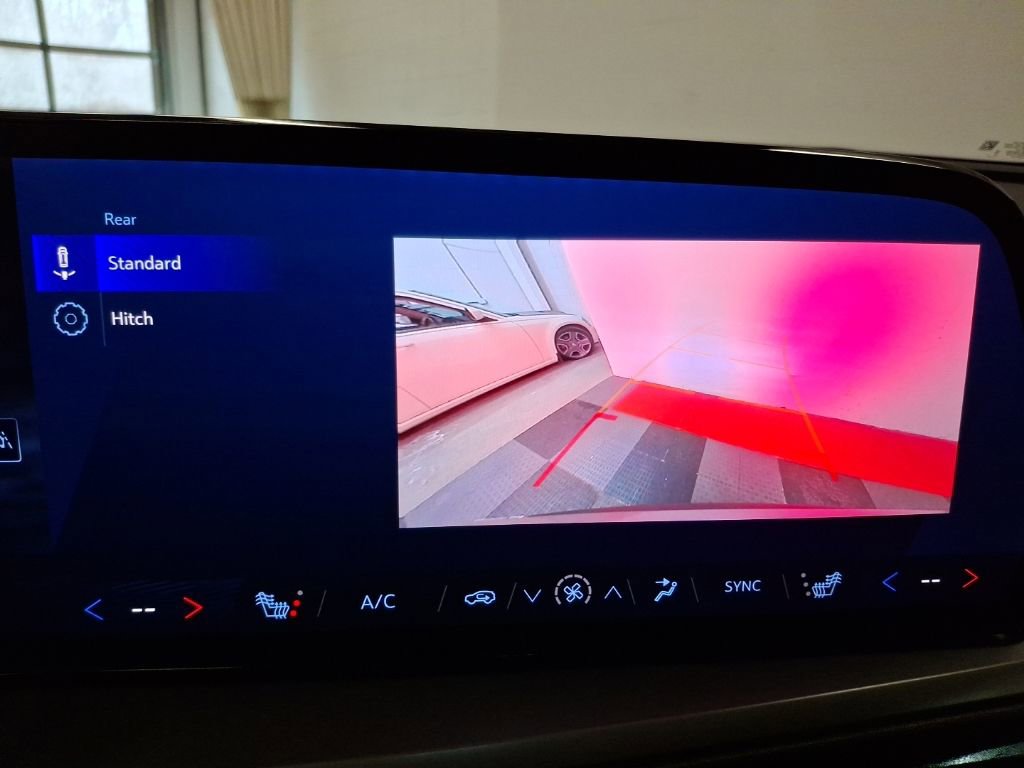 Used 2025 Chevrolet Traverse LT image 25