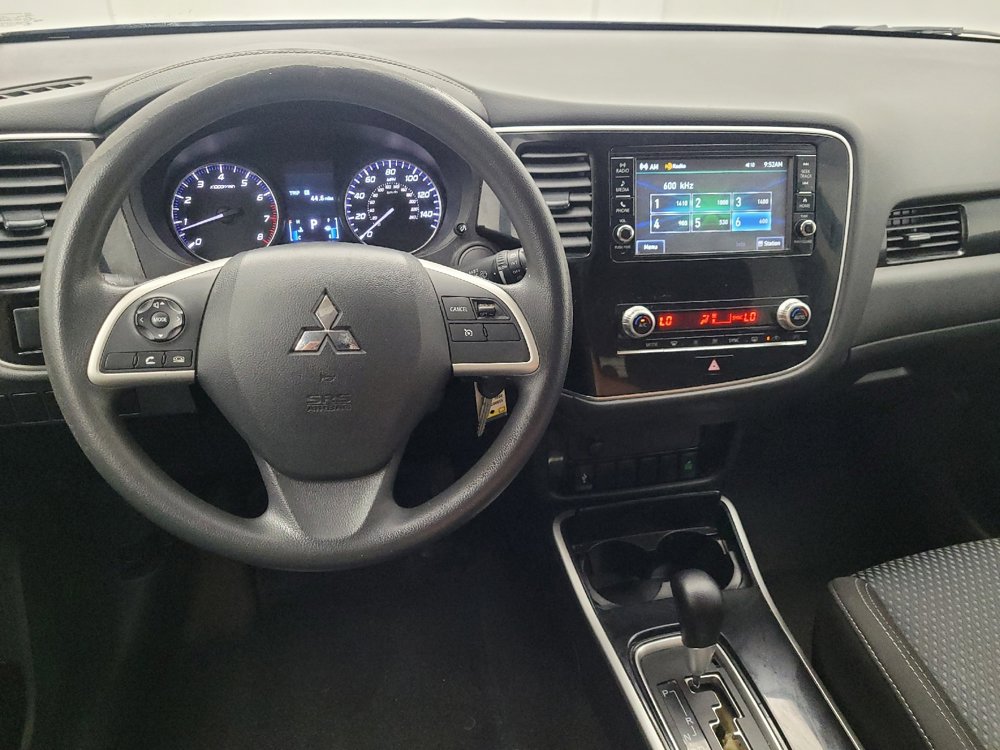 Used 2020 Mitsubishi Outlander ES image 22