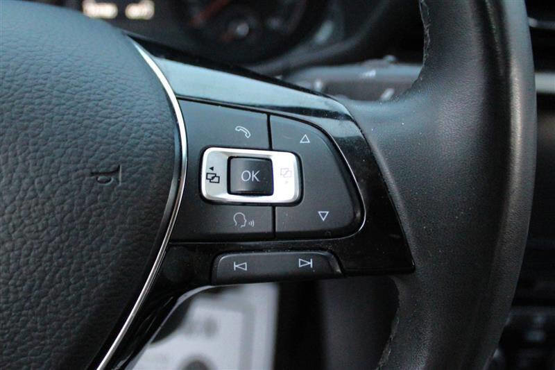 Used 2021 Volkswagen Passat 2.0T SE image 16