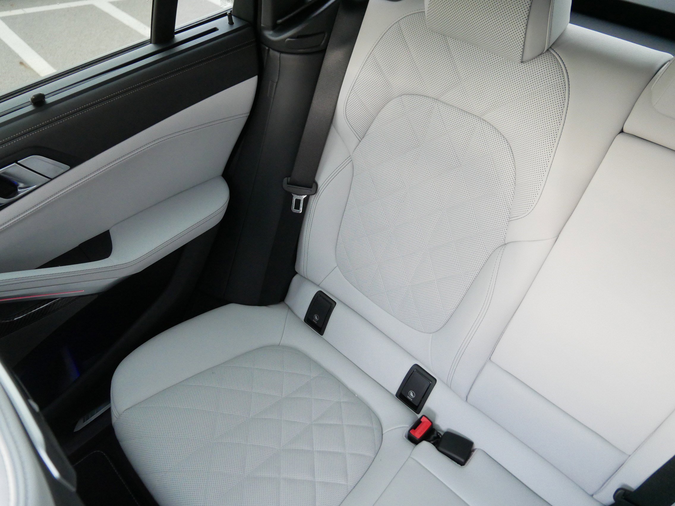 Certified 2025 BMW X6 M60i w/ Parking Assistance Package image 12