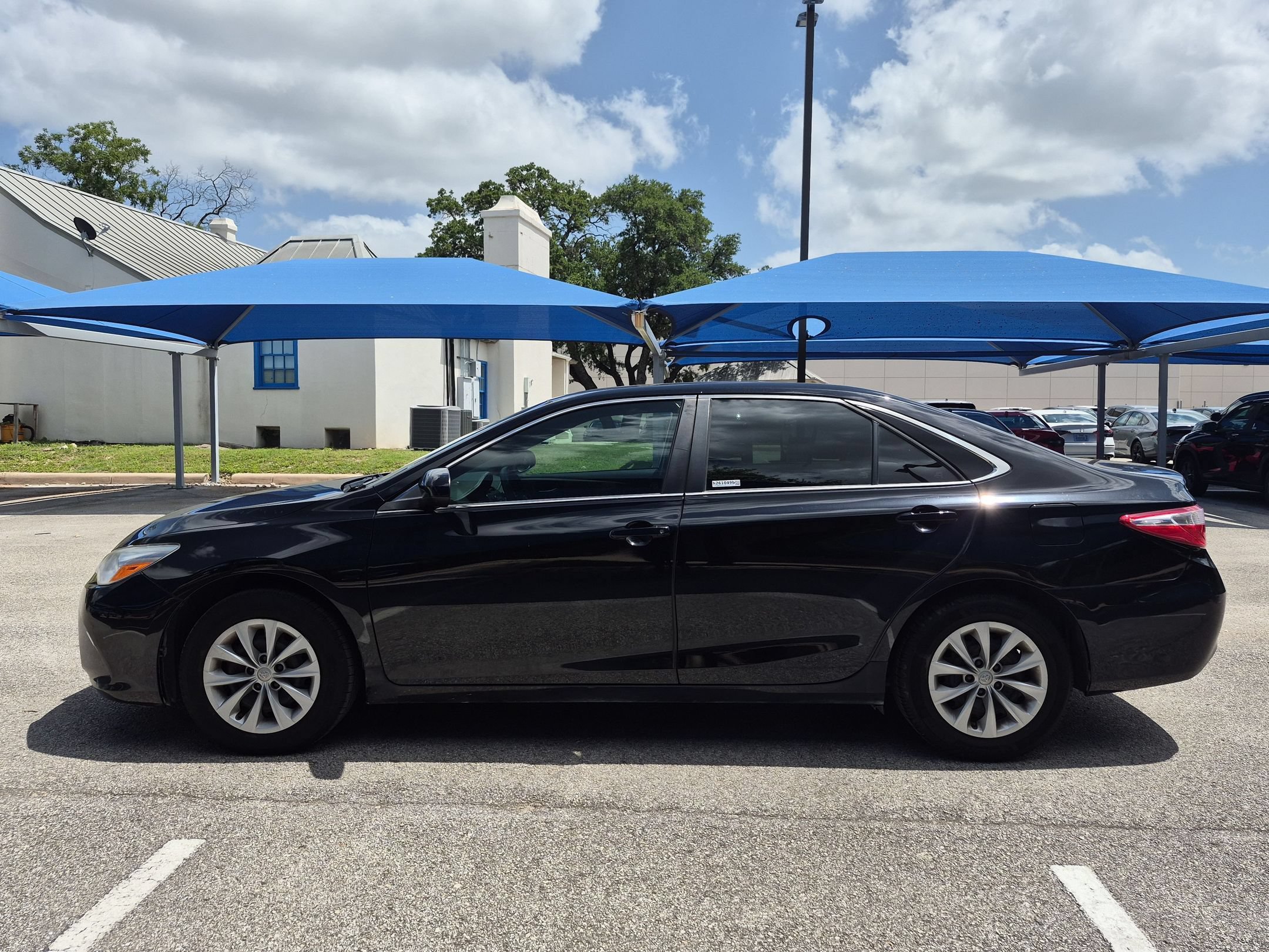 Used 2017 Toyota Camry LE FWD image 4