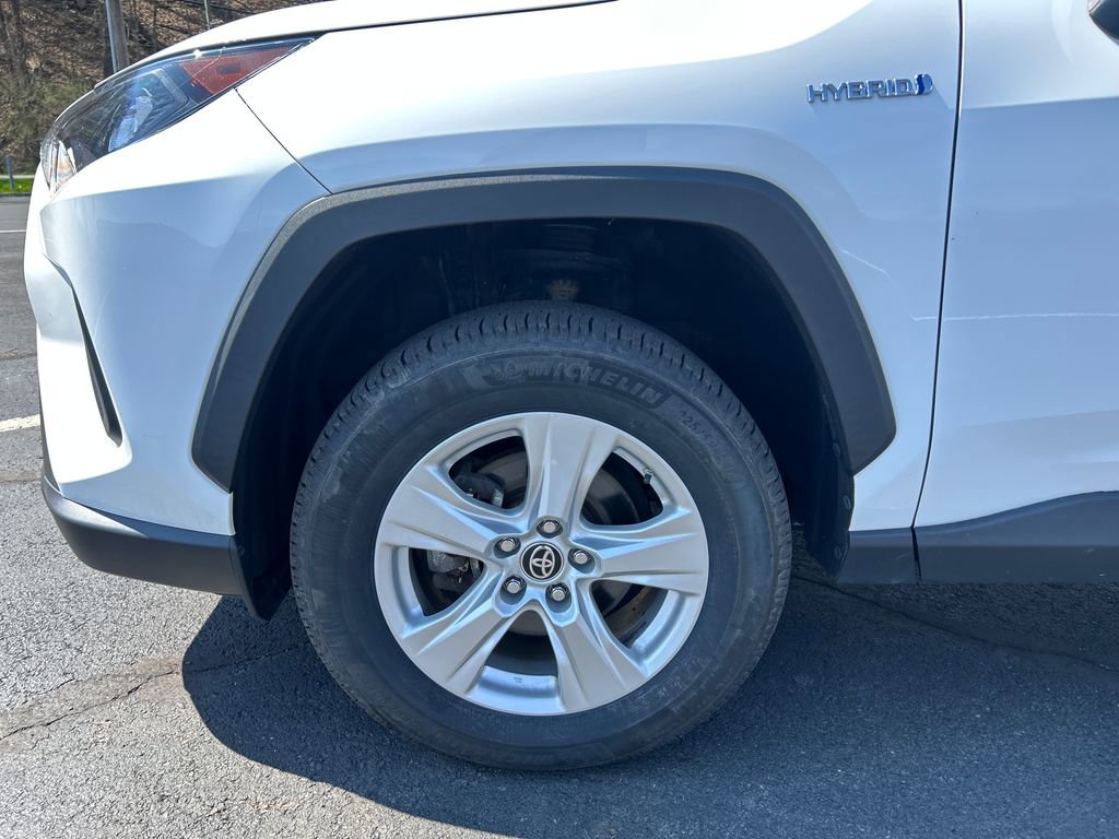 Certified 2021 Toyota RAV4 LE AWD/4WD image 29
