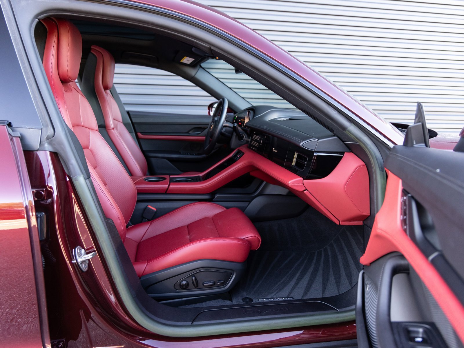 Used 2023 Porsche Taycan image 30