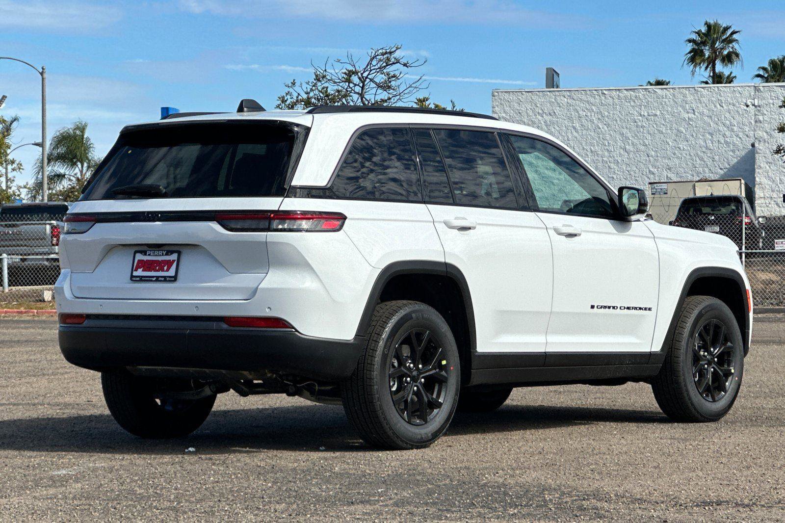 New 2026 Jeep Grand Cherokee Altitude image 4