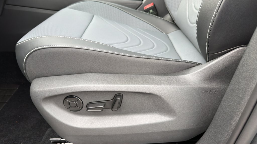 New 2026 Volkswagen Tiguan SE FWD image 16