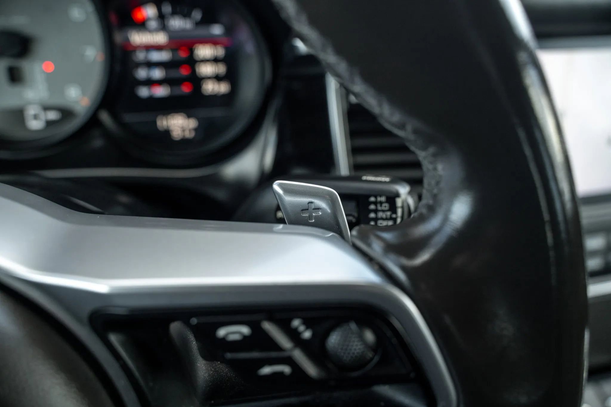 Used 2018 Porsche Macan S image 25