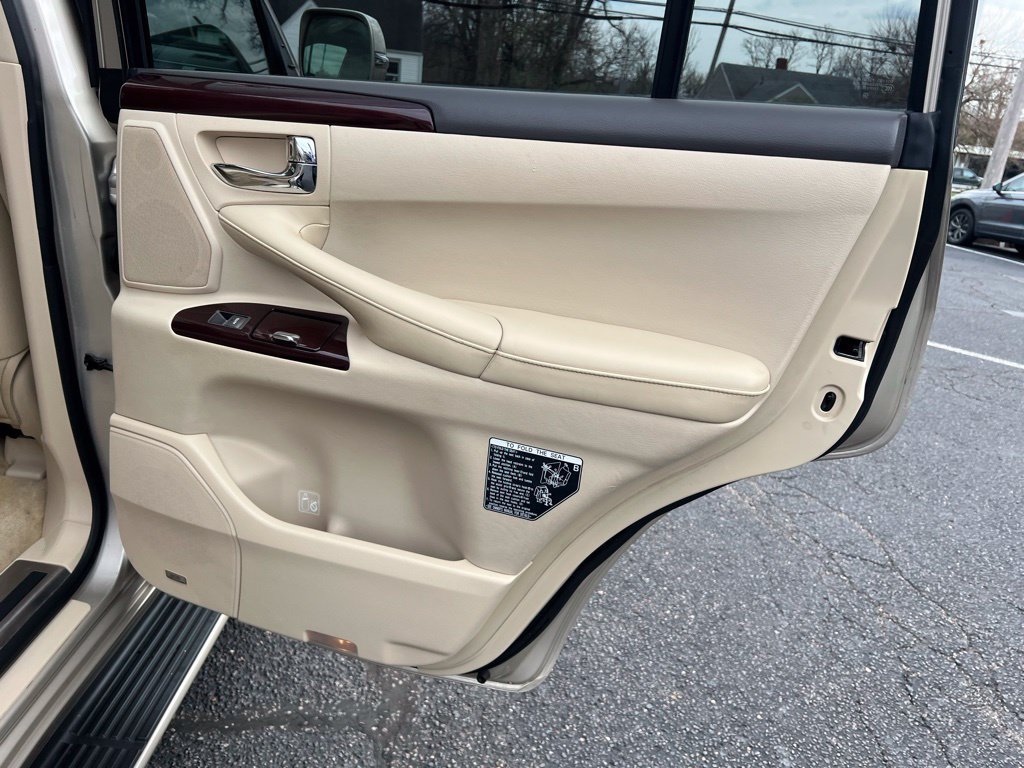 Used 2013 Lexus LX 570 4WD w/ Luxury Pkg image 31