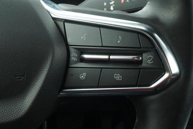 Used 2025 Chevrolet Equinox LT w/ Convenience Package II image 17