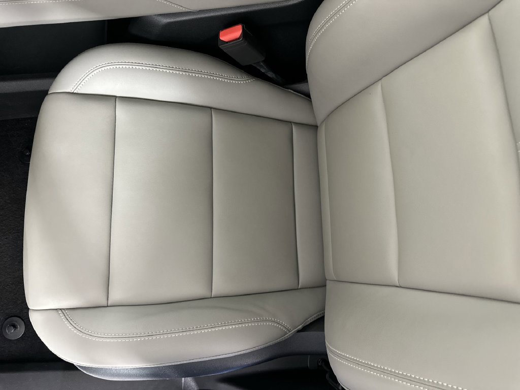 Used 2026 GMC Acadia Elevation w/ Elevation Premium Package FWD image 24