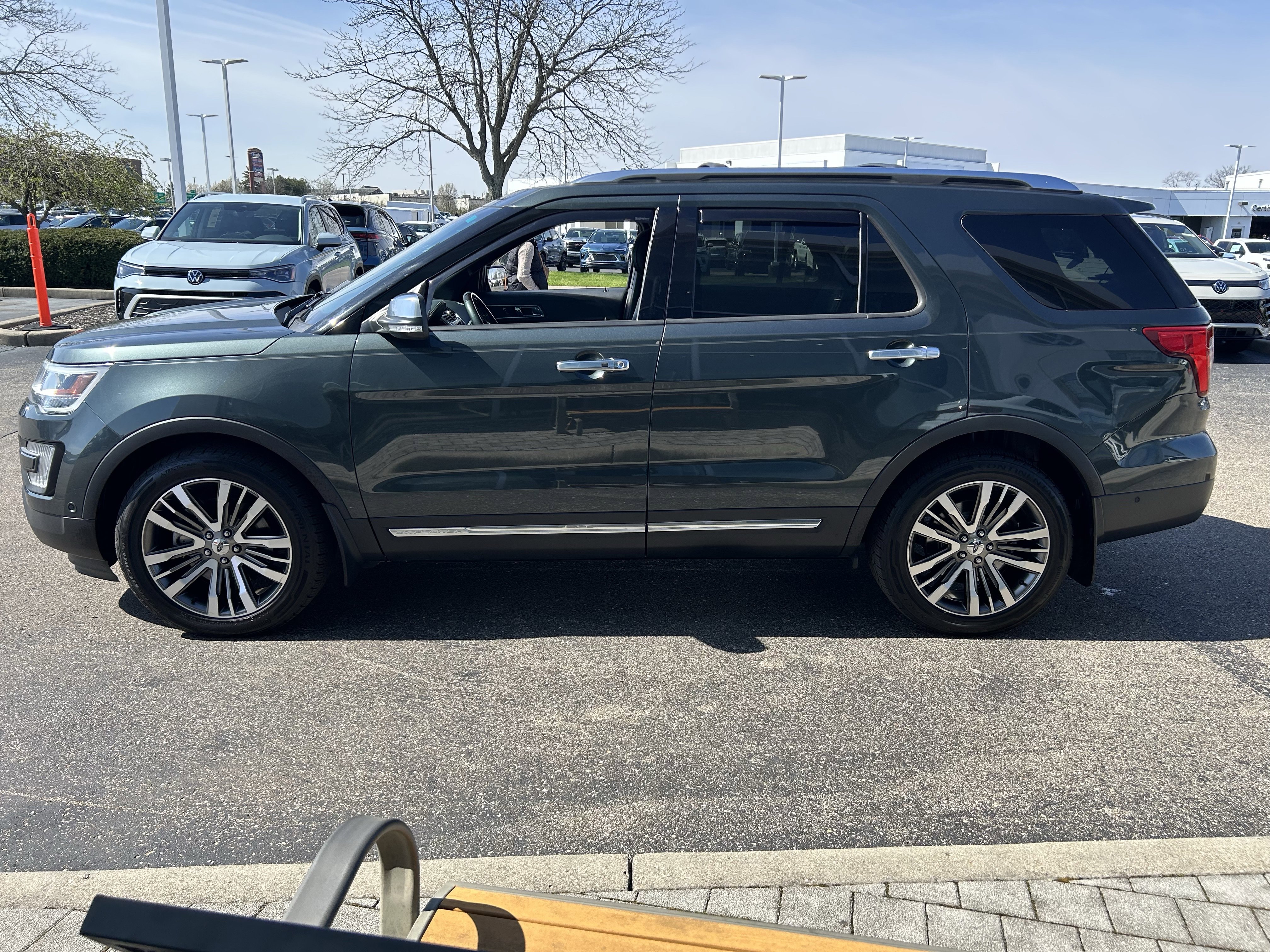 Used 2016 Ford Explorer Platinum image 4