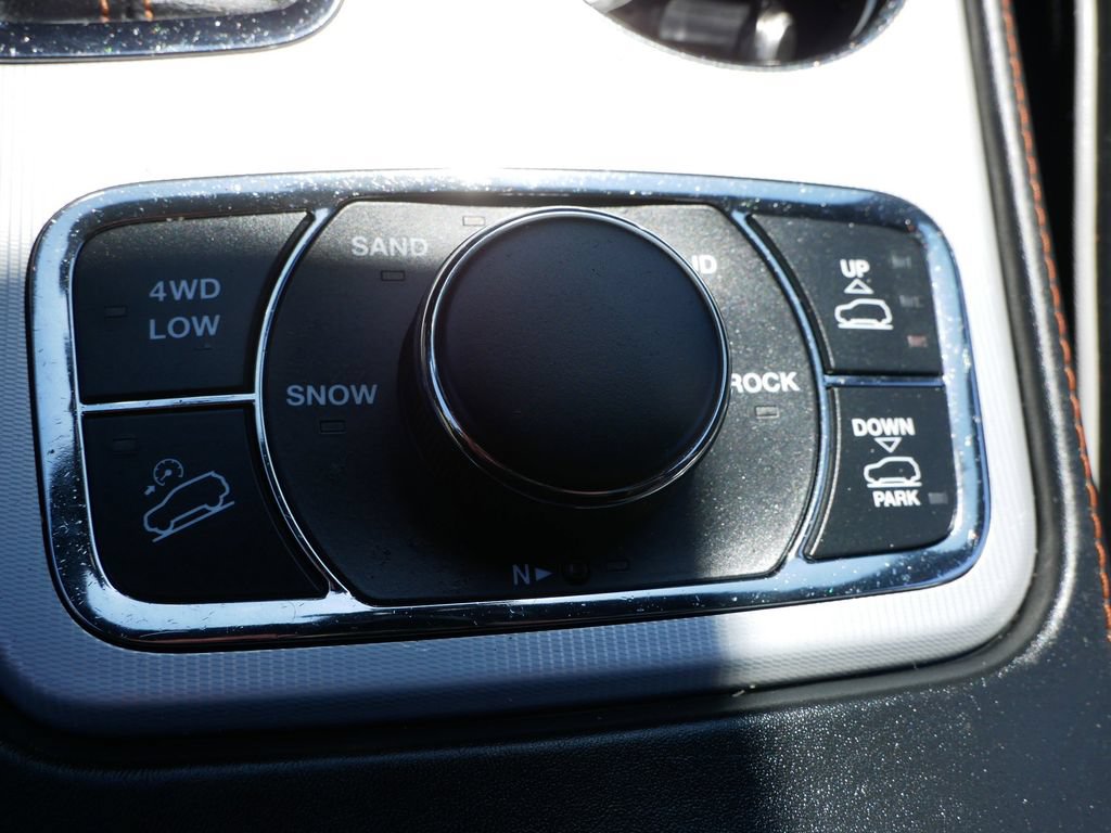 Used 2019 Jeep Grand Cherokee Summit AWD/4WD image 31