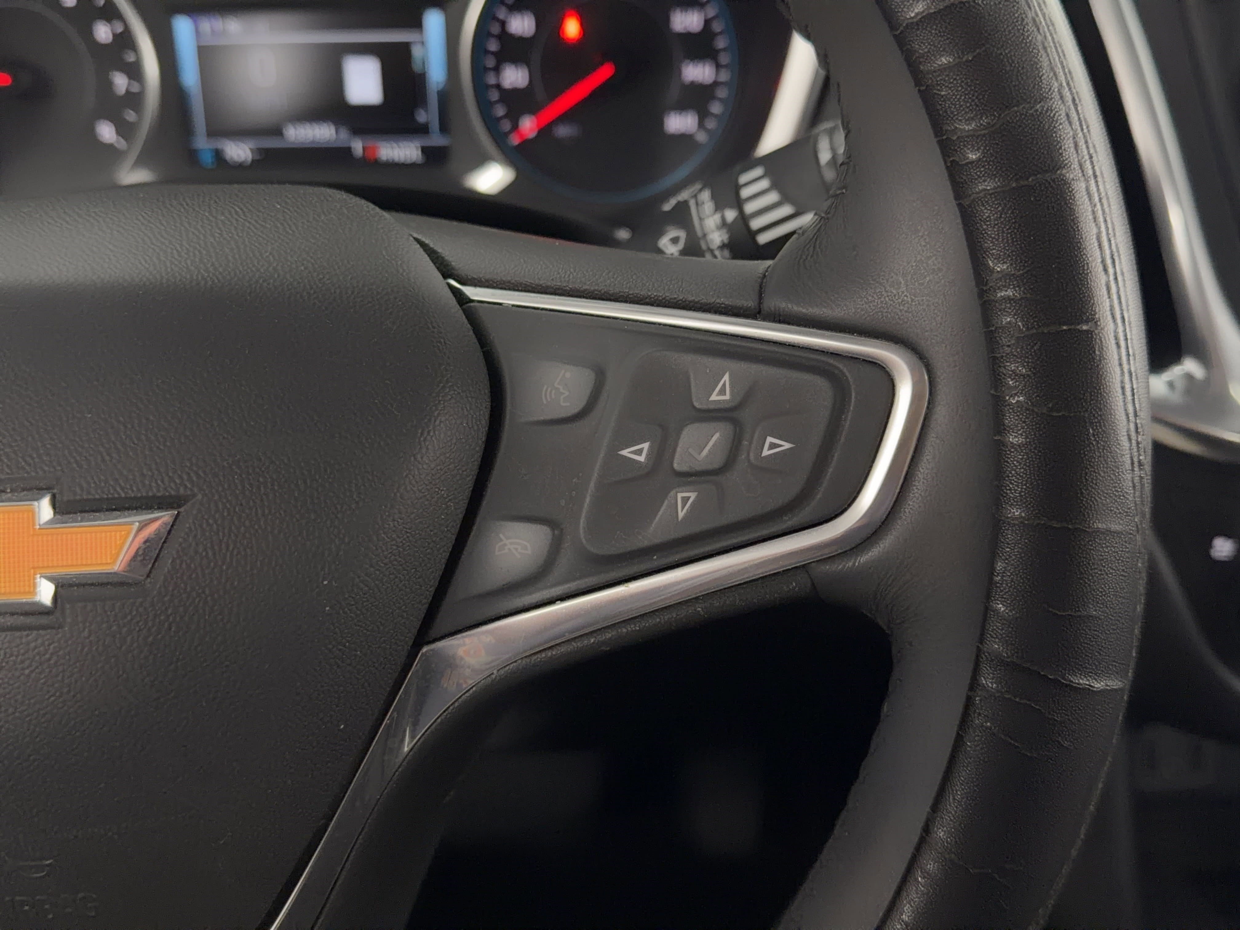 Used 2018 Chevrolet Equinox Premier FWD image 22