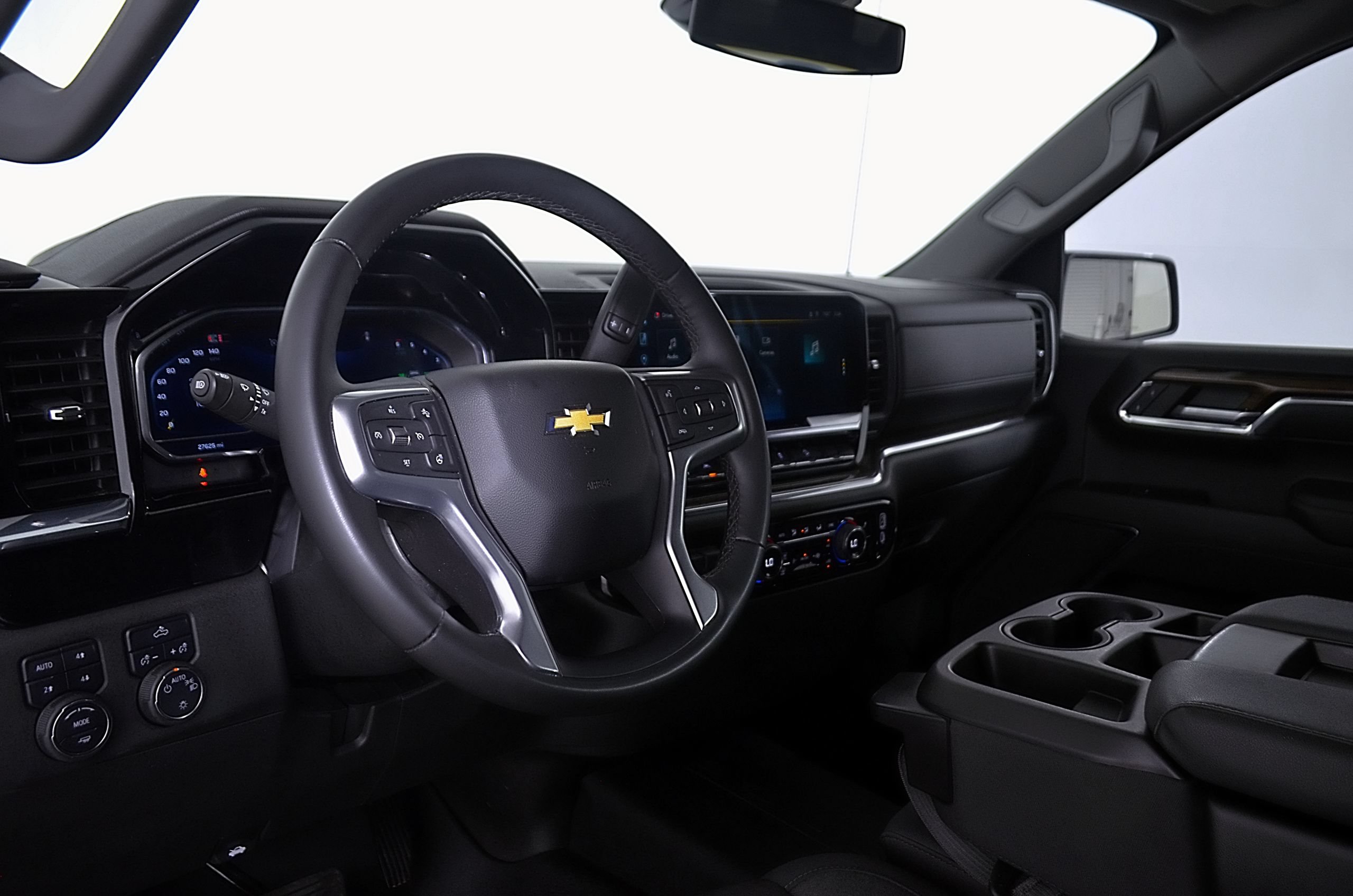 Used 2024 Chevrolet Silverado 1500 LT w/ Z71 Off-Road Package AWD/4WD image 12