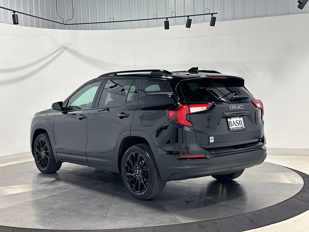 Used 2023 GMC Terrain SLE w/ Elevation Edition AWD/4WD image 13