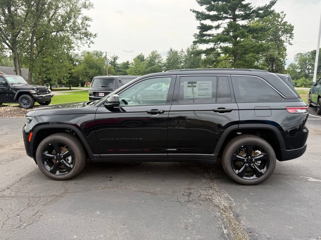 New 2026 Jeep Grand Cherokee Limited w/ Limited Altitude Package AWD/4WD image 7