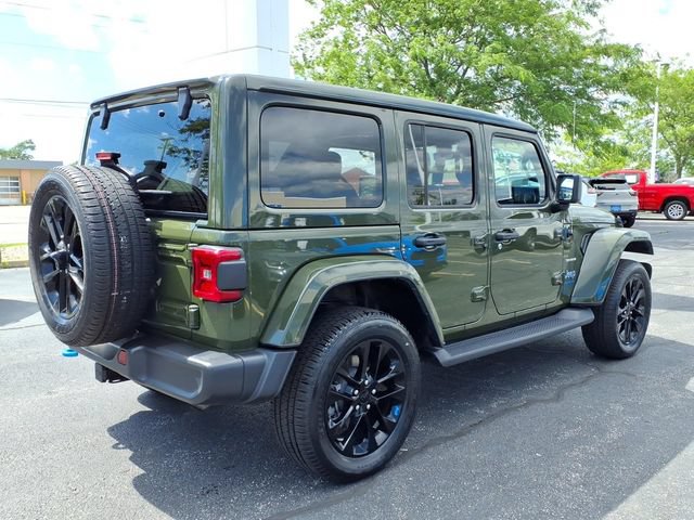 Used 2023 Jeep Wrangler Unlimited Sahara w/ Cold Weather Group AWD/4WD image 9