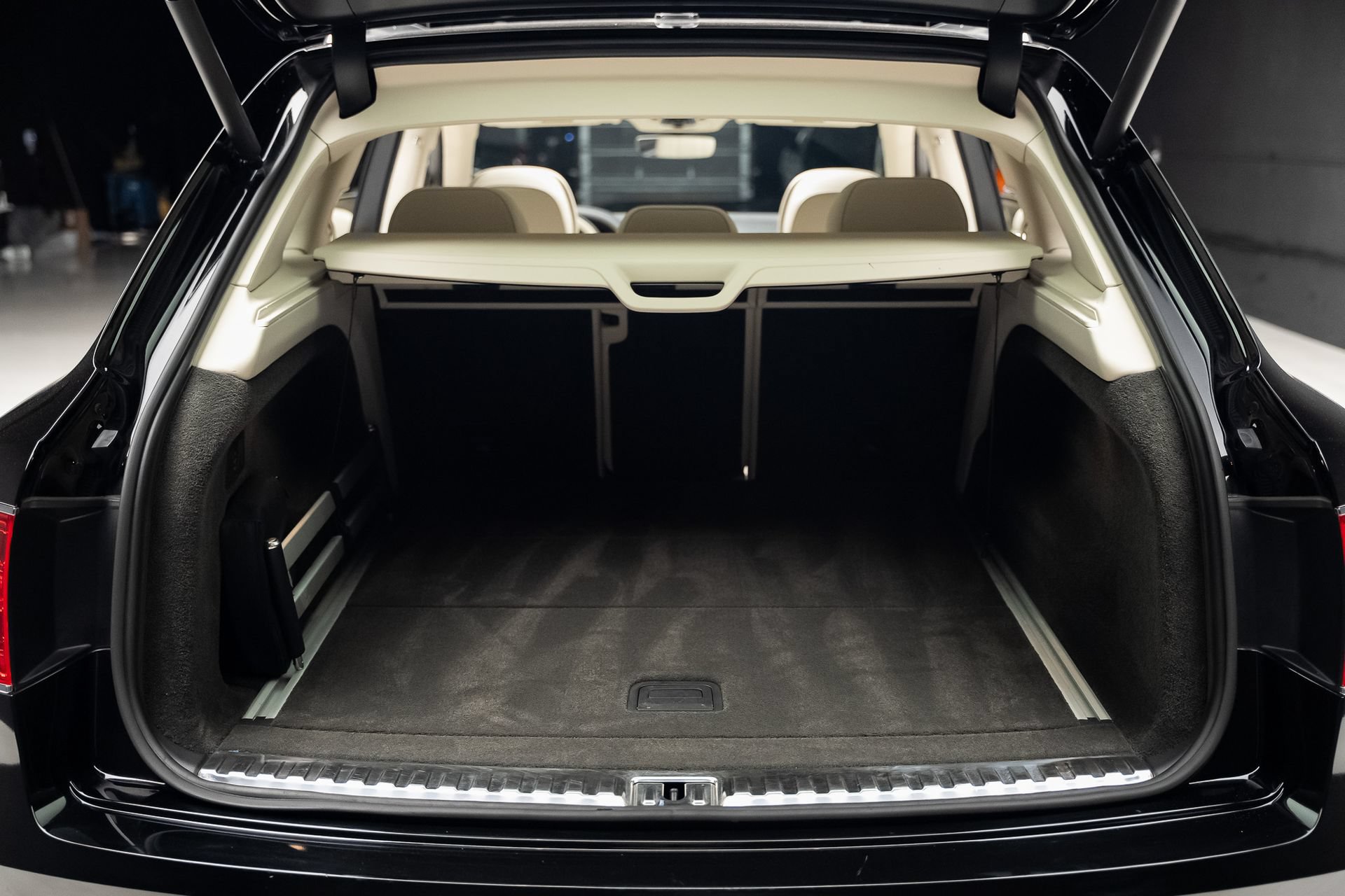 Used 2018 Bentley Bentayga AWD/4WD image 72