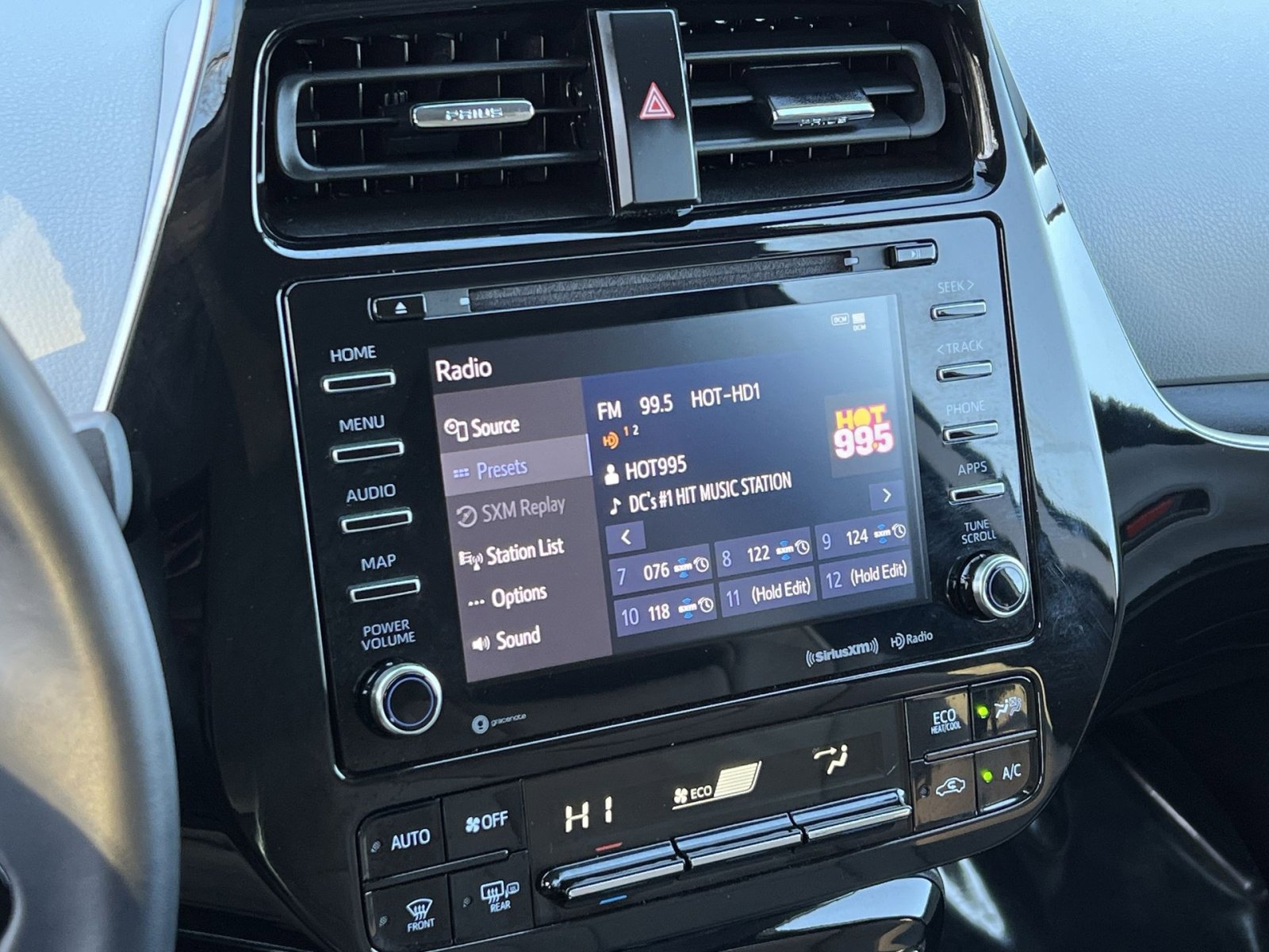 Used 2022 Toyota Prius Prime LE image 16