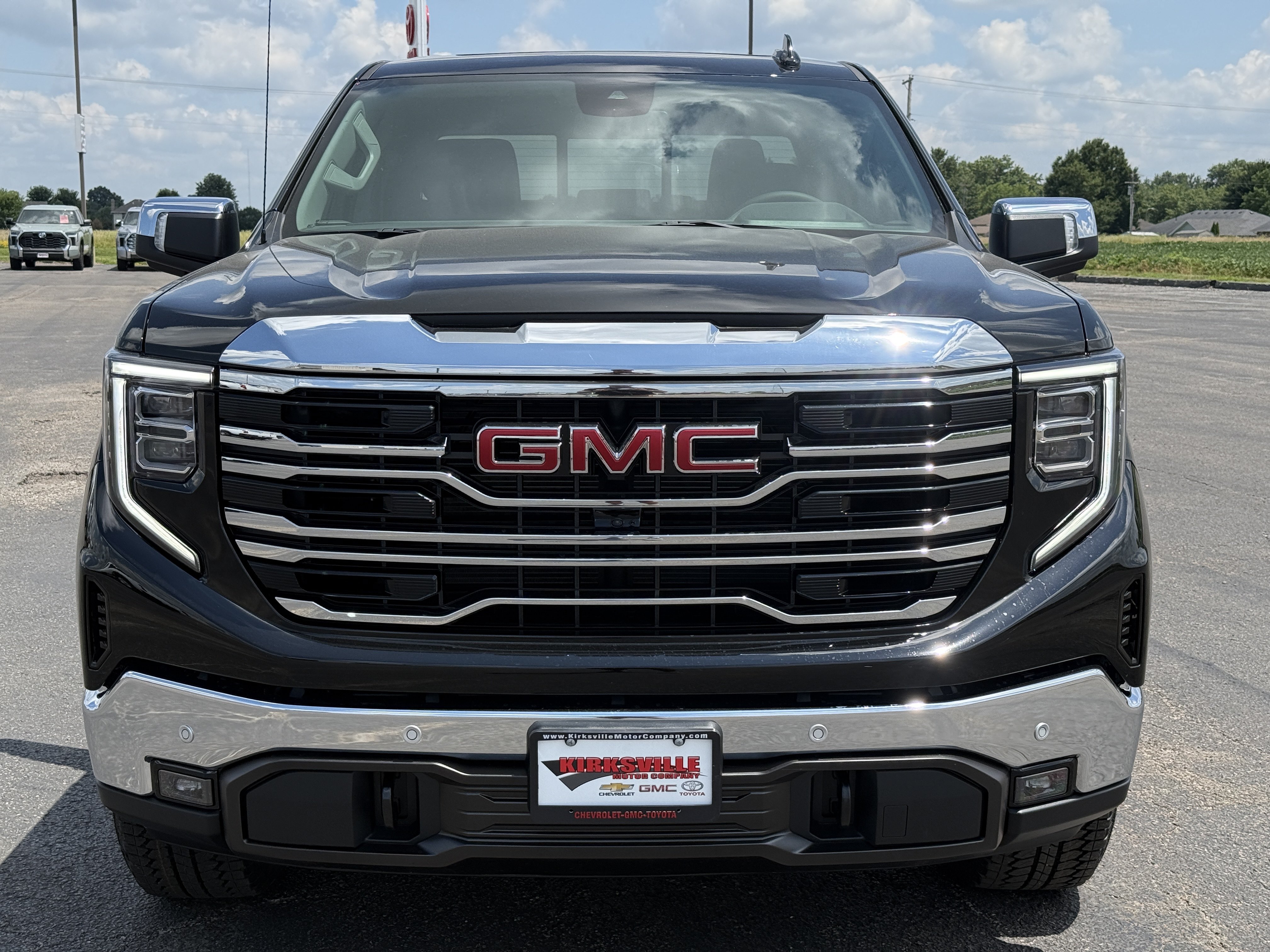 New 2026 GMC Sierra 1500 SLT w/ SLT Premium Plus Package AWD/4WD image 10