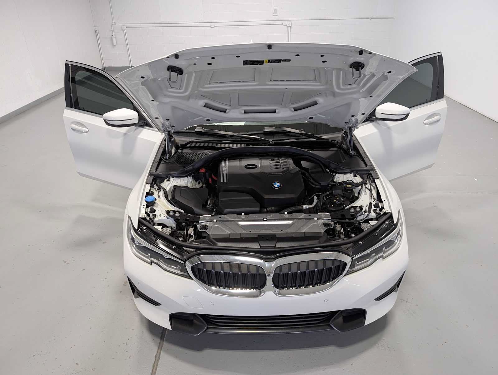 Used 2021 BMW 330i xDrive Sedan w/ Convenience Package AWD/4WD image 14