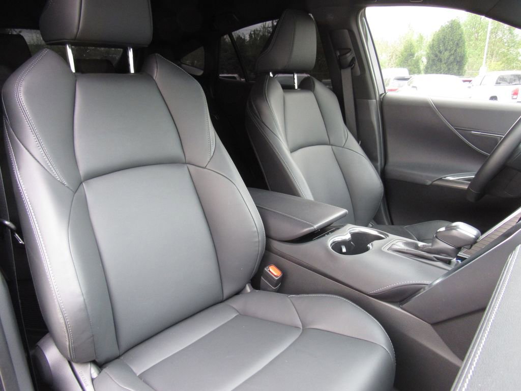 Certified 2024 Toyota Venza XLE AWD/4WD image 19