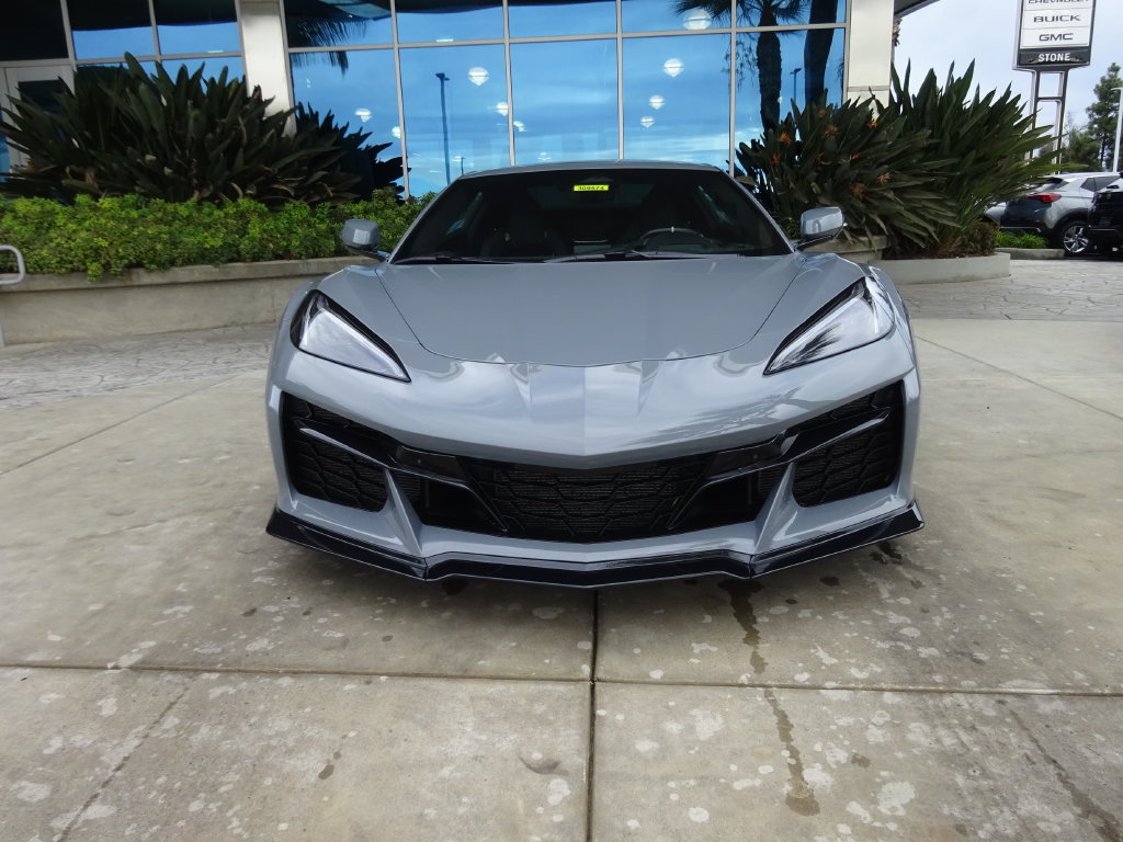 Used 2025 Chevrolet Corvette Z06 RWD image 2
