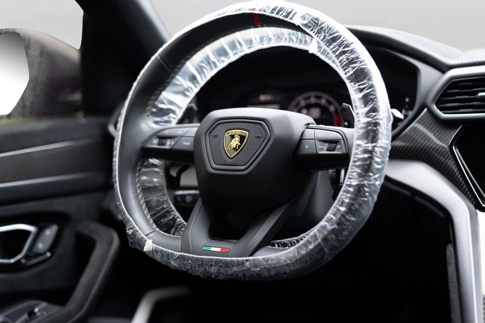 Used 2024 Lamborghini Urus Performante AWD/4WD image 23