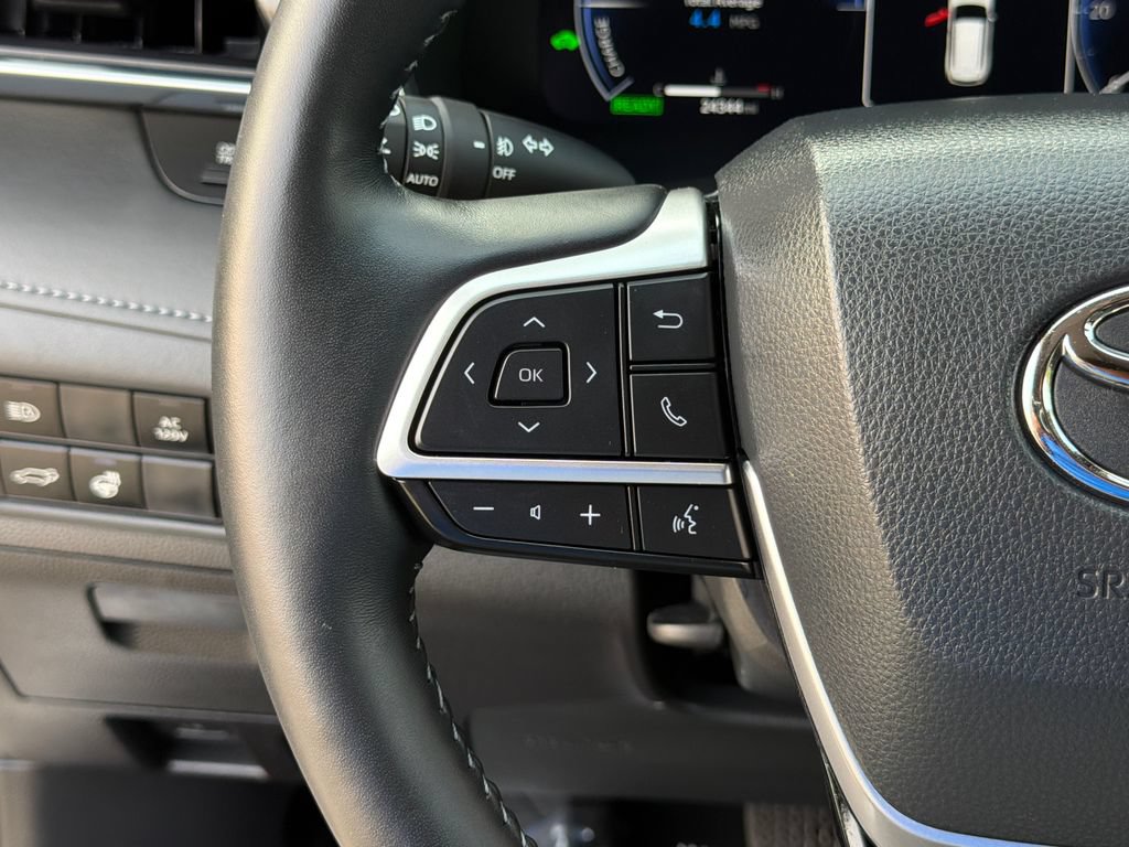 Used 2023 Toyota Highlander Limited AWD/4WD image 30