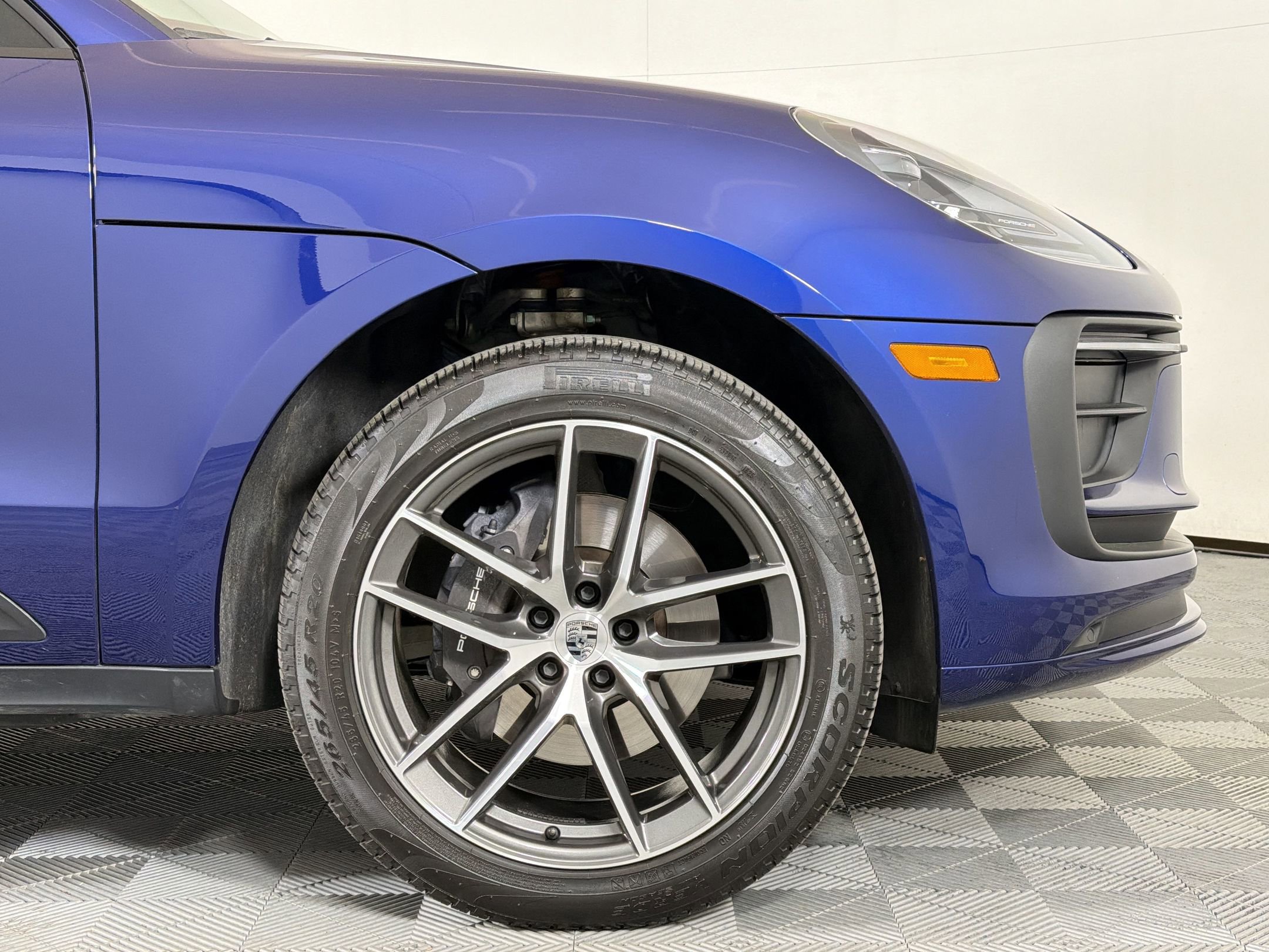 Used 2025 Porsche Macan image 14