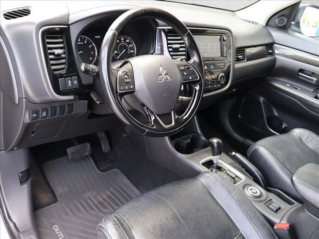 Used 2016 Mitsubishi Outlander SE AWD/4WD image 12