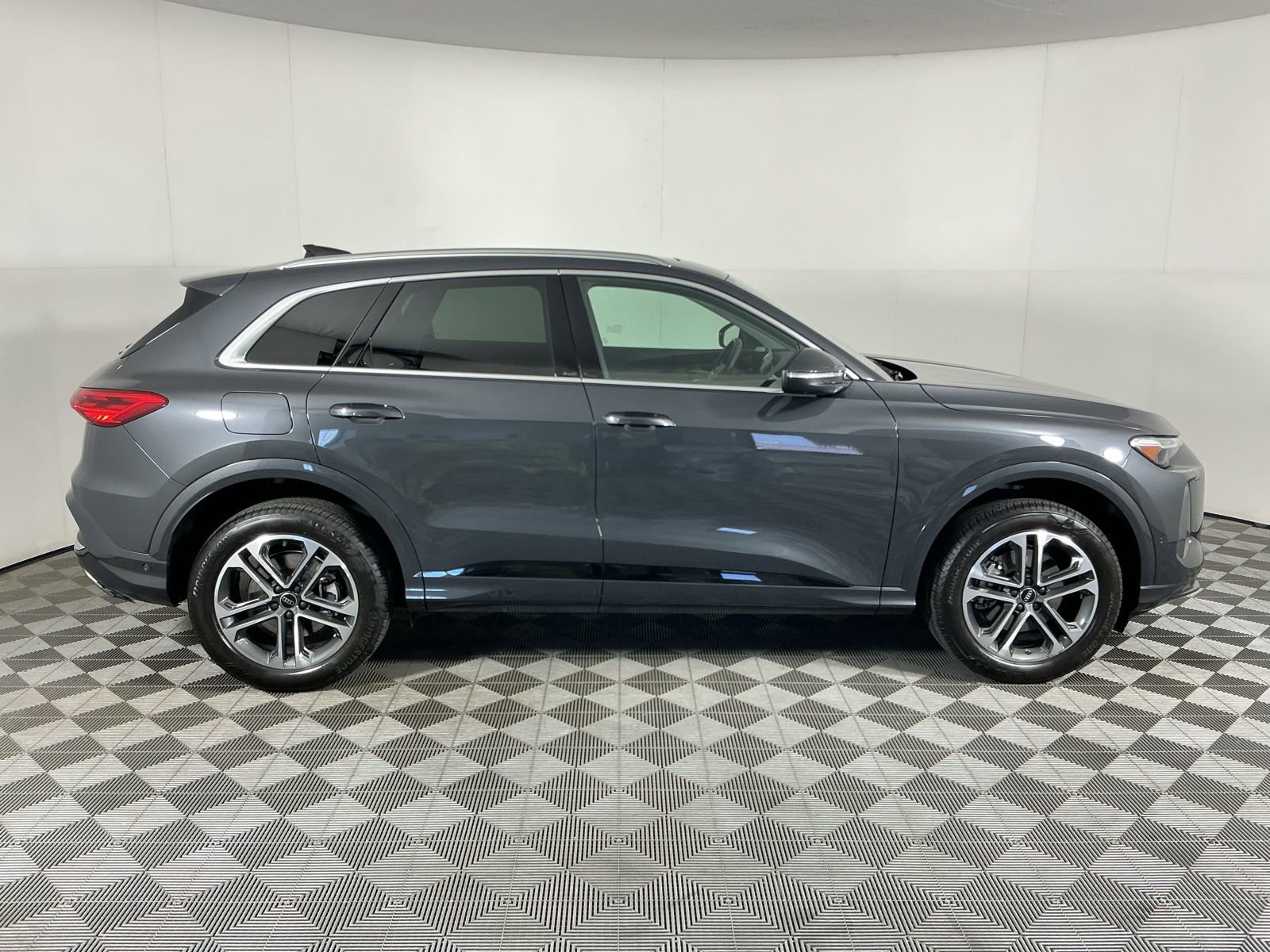 Used 2025 Audi Q5 Premium w/ Premium Plus AWD/4WD image 10