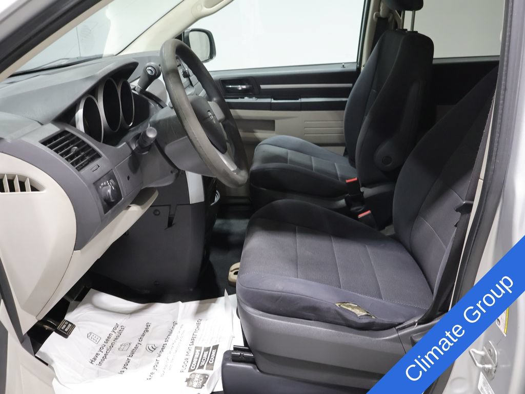 Used 2009 Dodge Grand Caravan SE w/ Climate Group FWD image 2